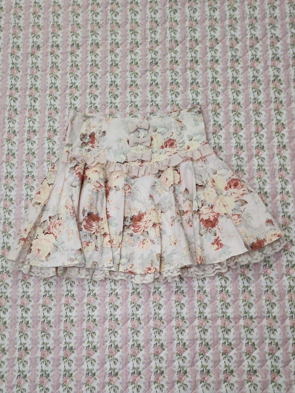 LIZ LISA Pastel Floral Bow Circle Skirt in Pink & Cream